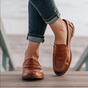 Seaport Penny Tan Loafers NWT